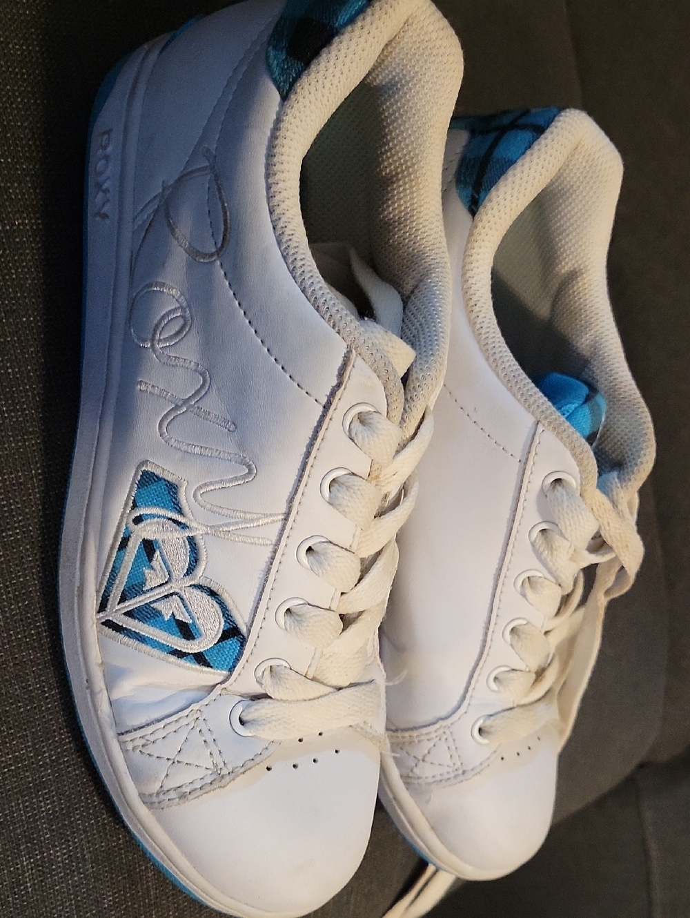 Roxy White Sneakers with Blue Accent